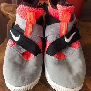 Lebron James Soldier 12 SFG - Hot Lava White-Black